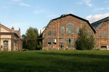 Celkový pohled na budovu elektrocentrály a budovy tzv. dvojhalí (© Miroslav BITTER 09/2006)