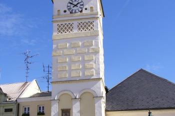 Radniční věž z Masarykova náměstí ( © Jan P. Štěpánek 09/2007)