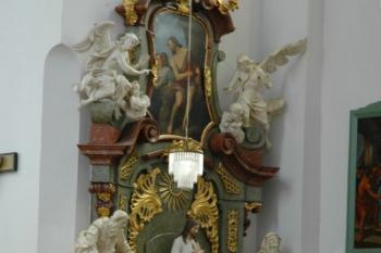 Jeden z bočních oltářů ( © Aleš Marek 09/2006)