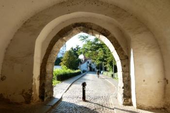 průjezd branou Přihrádku k zámku ( © Jan P. Štěpánek 09/2012)