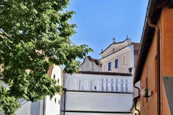 pohled z Přihrádku na bránu se zdí vůči městu (© Jan P. Štěpánek  05/2024)