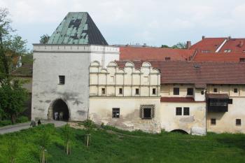 Přihrádek s branou (© Karel Husák, 05/2010)