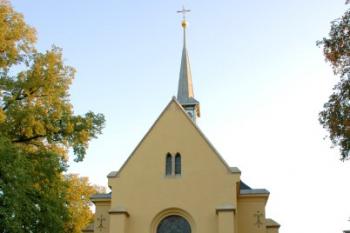 Čelo budovy ( © Aleš Marek 09/2006)