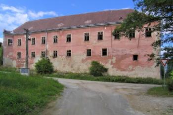 Jižní průčelí ( © Filip Matoušek 08/2006)