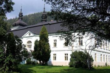Pohled ze zámeckého parku ( © Pavel Vítek 09/2006)