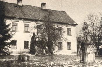  (kolektiv, Hrady, zámky a tvrze v Čechách, na Moravě a ve Slezsku II., Praha 1983, s. 126 (foto J. Fiedler))