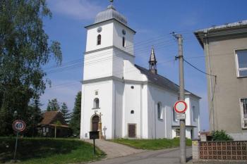 další pohled na kostel od silnice Olomouc - Tovačov ( © Ondřej Štěpánek 09/2006)
