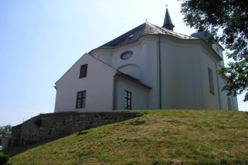 zadní partie kostela ( © Ondřej Štěpánek 09/2006)