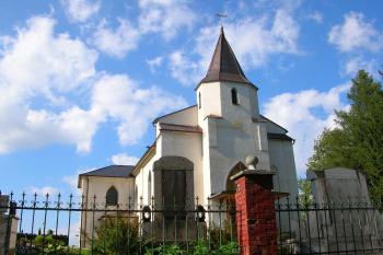 Pohled od přístupu ke kapli (© Jan P. Štěpánek, 09/2006)