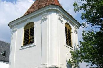 Zvonice u kostela sv. Vavřince ( © Pavel Vítek 09/2006)