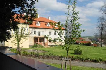 jz.průčelí zámku (© D Dohňanský, 05/2014)