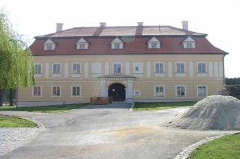 hlavní zámecké průčelí (© D Dohňanský, 05/2014)