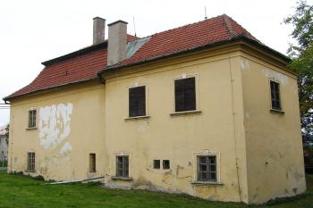 boční křídlo zámku ( © Jan P. Štěpánek 09/2007)