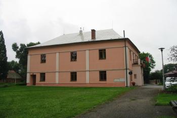 sv.strana zámku (© D Dohňanský, 08/2014)