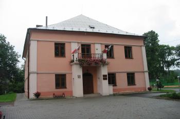 hlavní zámecké průčelí s balkonem (© D Dohňanský, 08/2014)