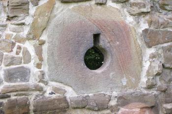 Detail střílnového okénka v jedné z bašt (© Jan P. Štěpánek, 09/2006)