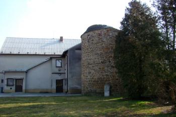Celkový pohled na jednu z mála dochovaných hradebních bašt ( © Miroslav BITTER 03/2008)