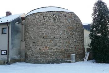 jedna ze zachovalých bašt městkých hradeb ( © Jan P. Štěpánek 01/2009)