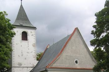 Kostel sv. Jakuba Většího od západu ( © Filip Matoušek 08/2006)