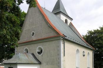 Kostel od jihu ( © Filip Matoušek 08/2006)