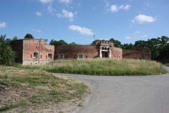 Jižní průčelí fortu ( © Ivan Grisa 06/2010)