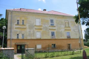 východní strana zámku (© D Dohňanský, 06/2015)