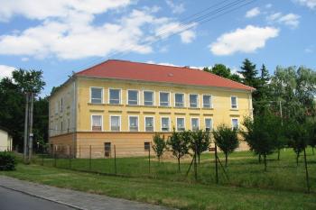 jižní průčelí (© D Dohňanský, 06/2015)