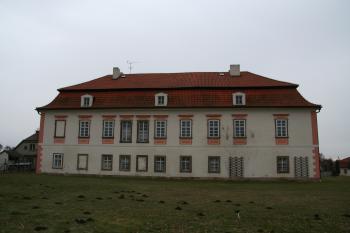 Zadní část zámku ( © Petr Nožička 02/2011)