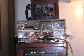 Místnost v interiéru objektu MO-2 19 V aleji, sloužící jako telegrafická centrála (© Jan P. Štěpánek, 09/2006)