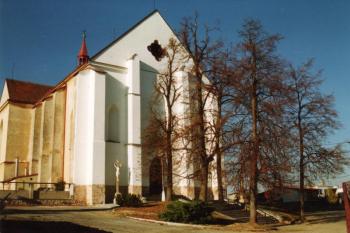 Kostel s lípami v roce 1999 (© Jan Celý, 1999)