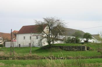 pohled od sz. (© D Dohňanský, 05/2016)