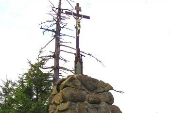Kříž na vrcholu Kněhyně (© Jan P. Štěpánek, 09/2006)