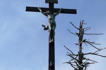 litinový kříž na vrcholu Kněhyně ( © Jan P. Štěpánek 10/2008)
