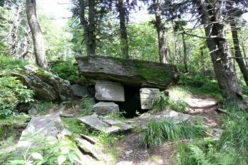 celkový pohled na tzv. Čertův stůl ( © Jan P. Štěpánek 07/2008)