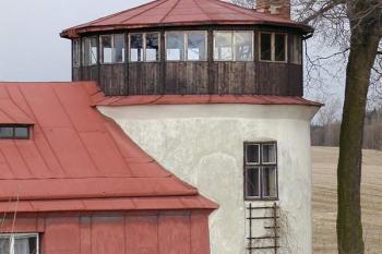 Letohrádek od východu (© Jaromír Lenoch, 03/2002)