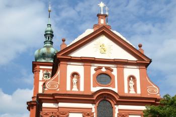 vstupní průčelí kostela ( © Milan Caha 06/2010)