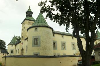 Panorama zámku od severozápadu ( © Jan P. Štěpánek 08/2006)