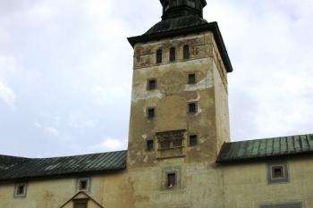 Vstupní věž zámku (© Jan P. Štěpánek, 08/2006)