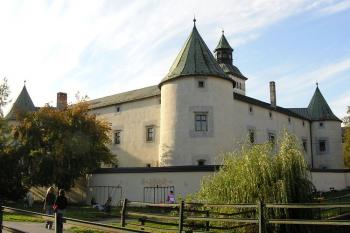 Pohled na zámek od východu ( © Jan P. Štěpánek 09/2007)