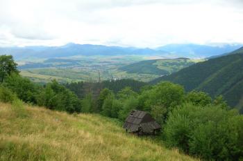 Výhled k jihozápadu, k Ružomberku ( © Jan P. Štěpánek 08/2006)