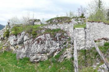 panorama horního hradu přes příkop od východu ( © Jan P. Štěpánek 05/2008)