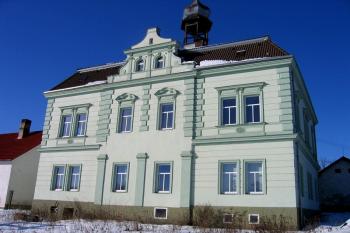 Pohled na zámek z bývalého parku ( © Pavel Vítek 01/2006)