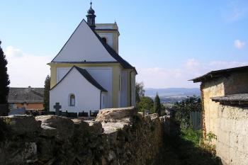 pohled na místo tvrze od východu ( © Ondřej Štěpánek 10/2006)