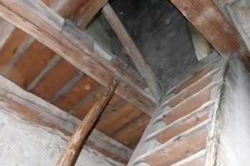 schodiště do horních pater věže ( © Jan P. Štěpánek 09/2008)