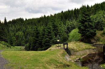 Vtok Dieterovy štoly nad přehradou Kamenička ( © Radovan Smokoň 06/2010)