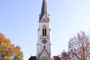 průčelí kostela sv. Bartloměje (© Jan P. Štěpánek, 10/2005)