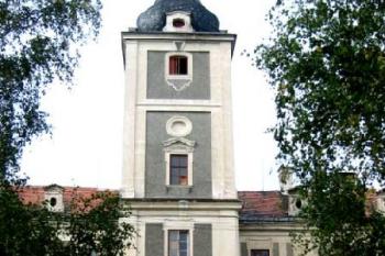 Hlavní vchod do zámku ( © Pavel Vítek 10/2006)
