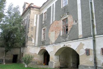 Zámecké nádvoří ( © Pavel Vítek 10/2006)