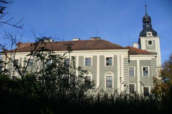 Tupadly - východní průčelí zámku (© Pavel Jarý,  18.10.2008)