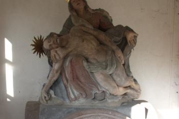 Sousoší Piety uvnitř kaple ( © Ivan Grisa 11/2011)